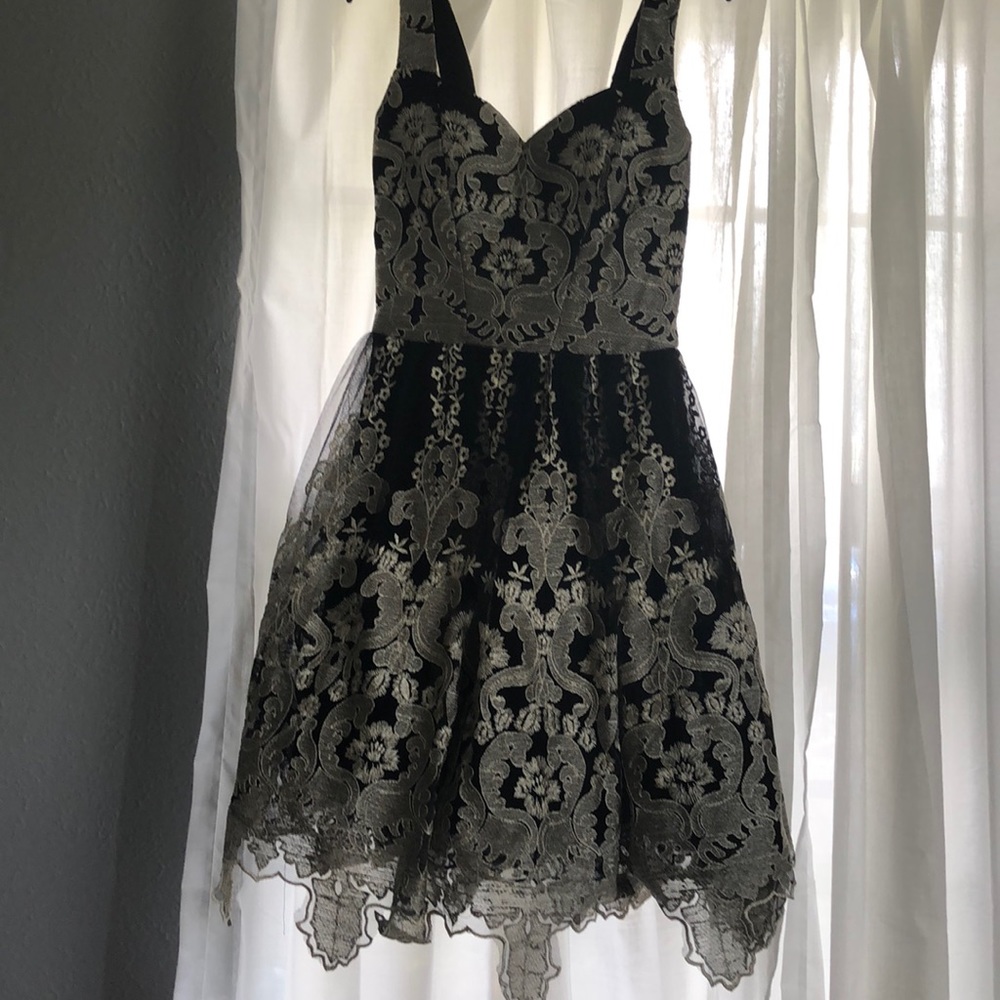 Chi chi London UK dress